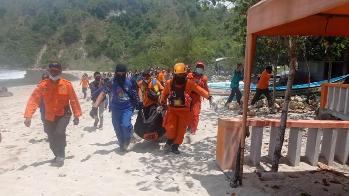 Jenazah Korban Laka Laut Tebing Grendan Ditemukan